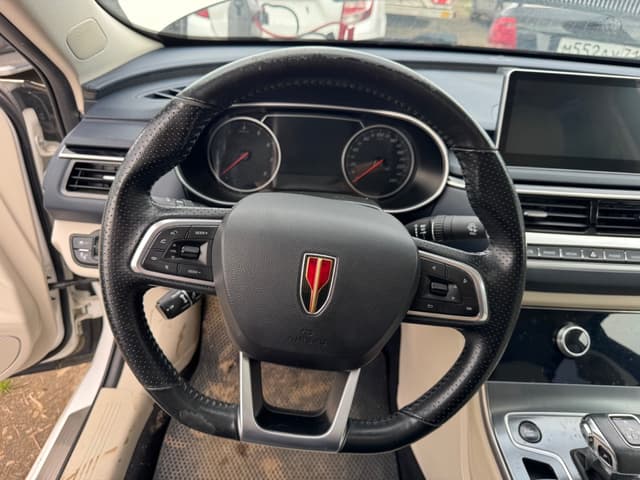 Hongqi H5 - 6