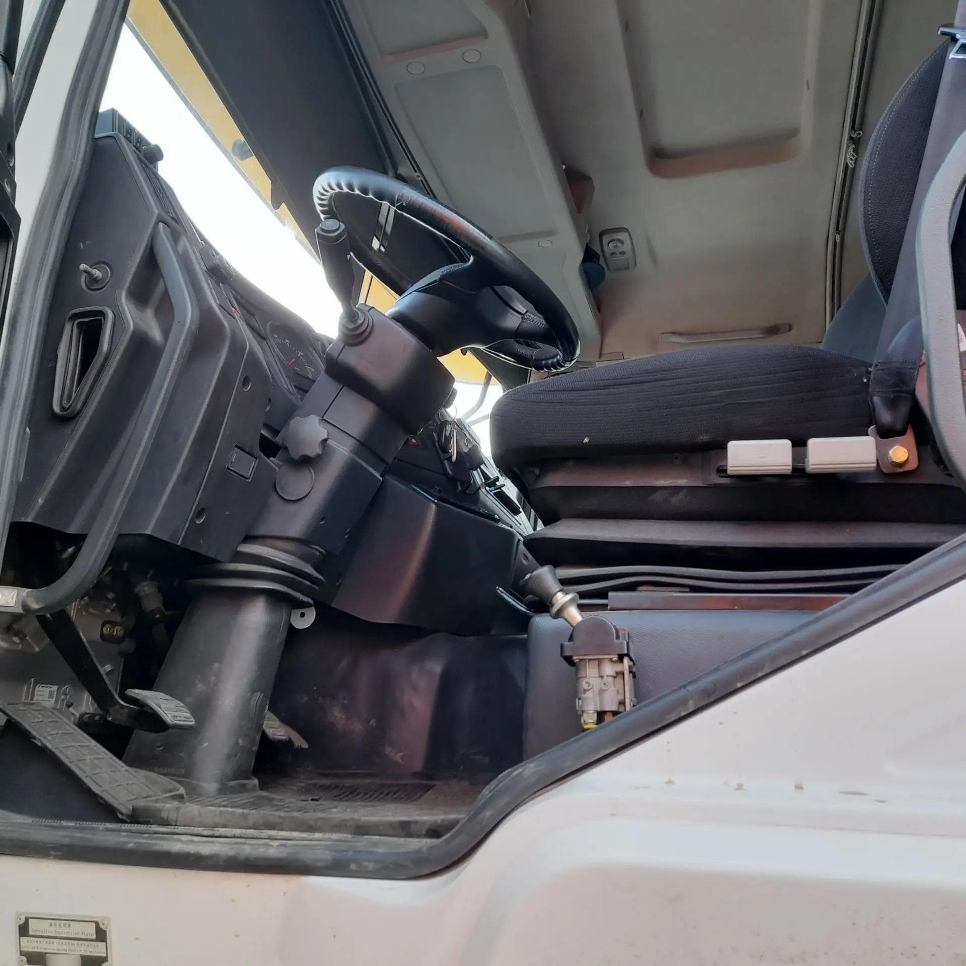 Shacman (Shaanxi) SX* 6x6 Самосвал - 5