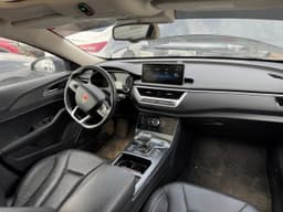 Hongqi H5 - 5