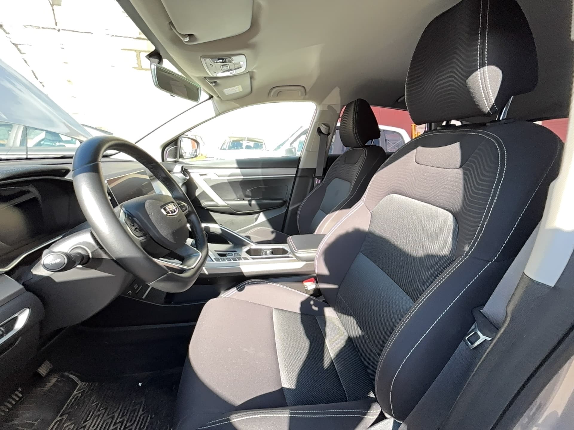 Geely Coolray - 6