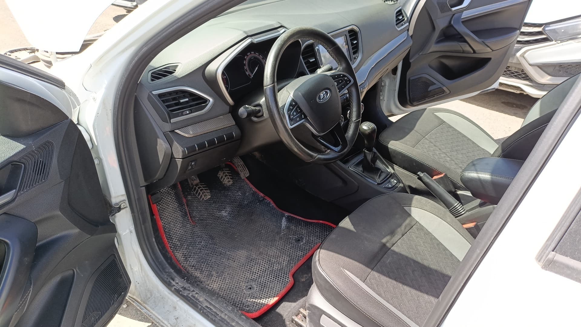 Lada Vesta седан - 5