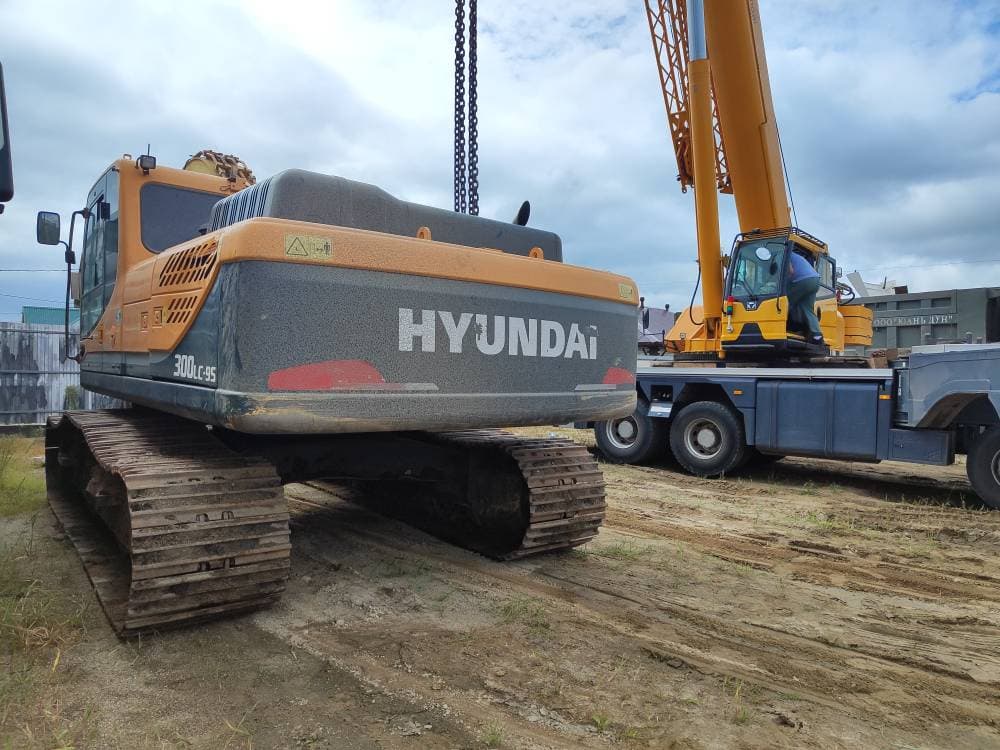 Hyundai R300 Экскаватор - 4