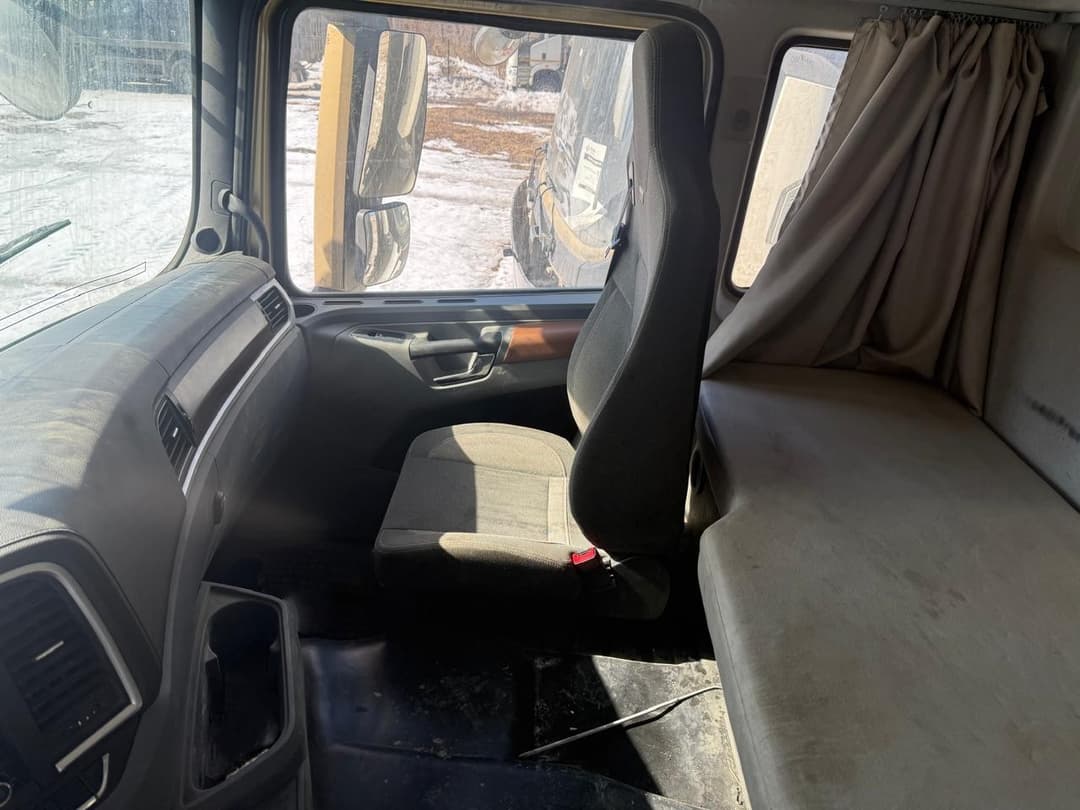 Shacman (Shaanxi) SX* 8x4 Самосвал - 8