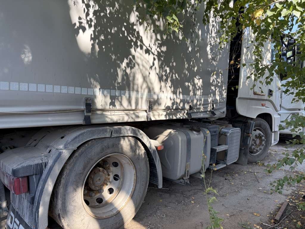 Dongfeng DFH 4x2 Седельный тягач - 3