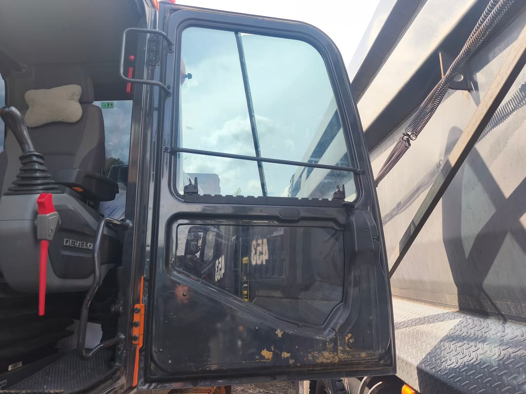 Doosan DX320 Экскаватор - 7