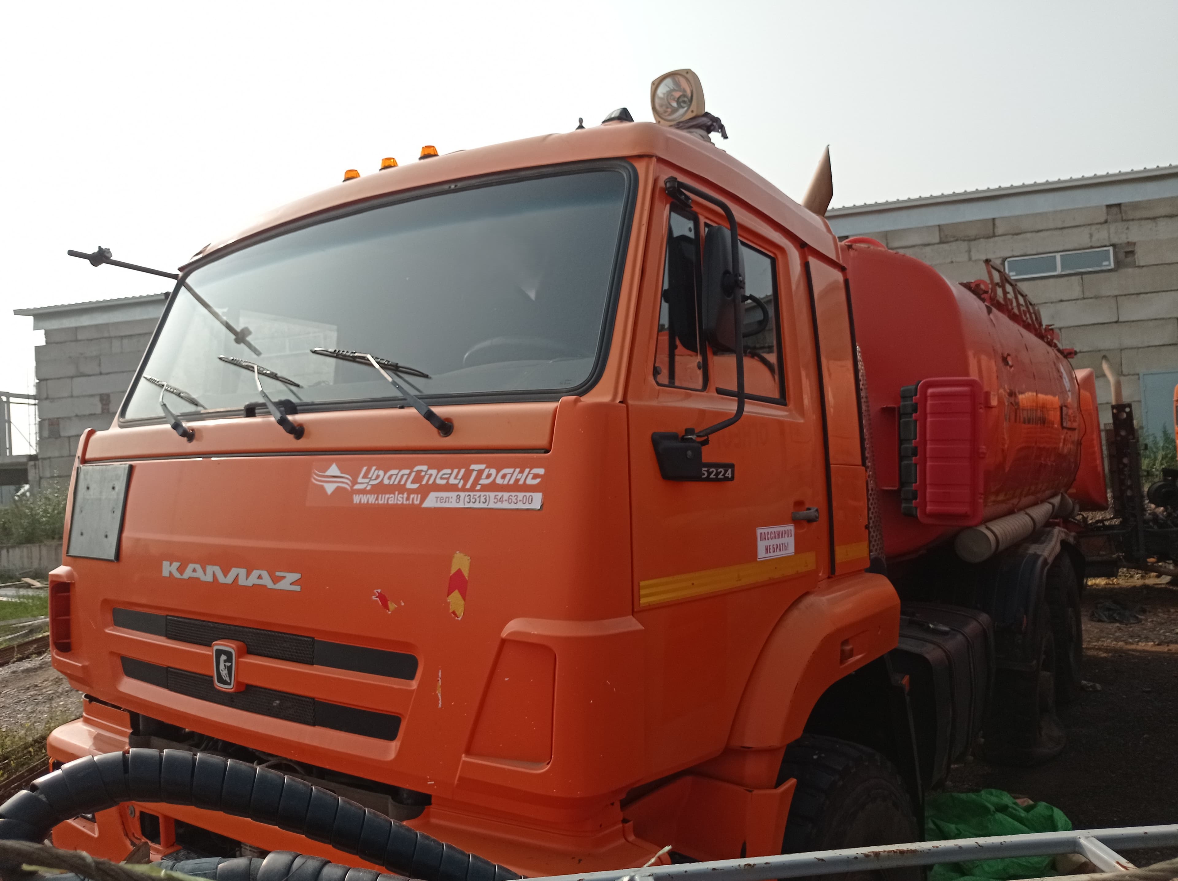 Камаз 65224 6X6 Автоцистерна нефтепромысловая - 1