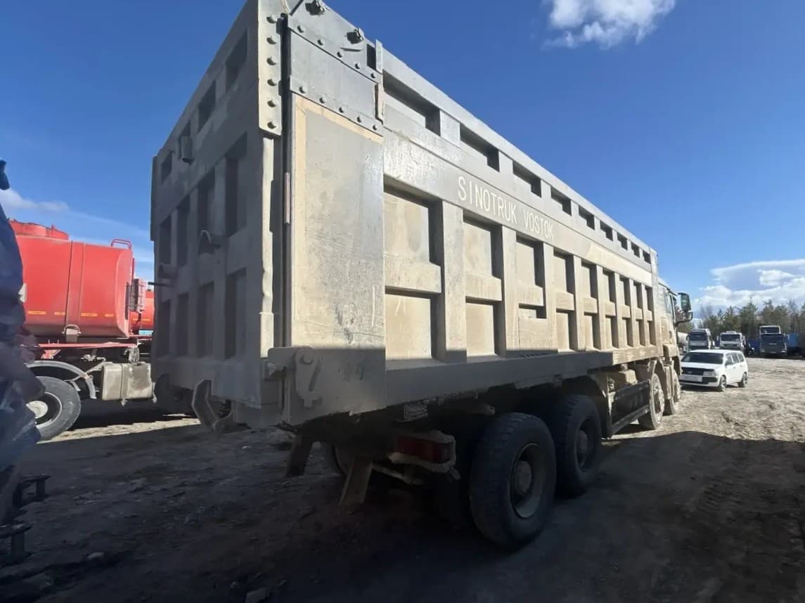 Howo ZZ* 8x4 Самосвал - 3
