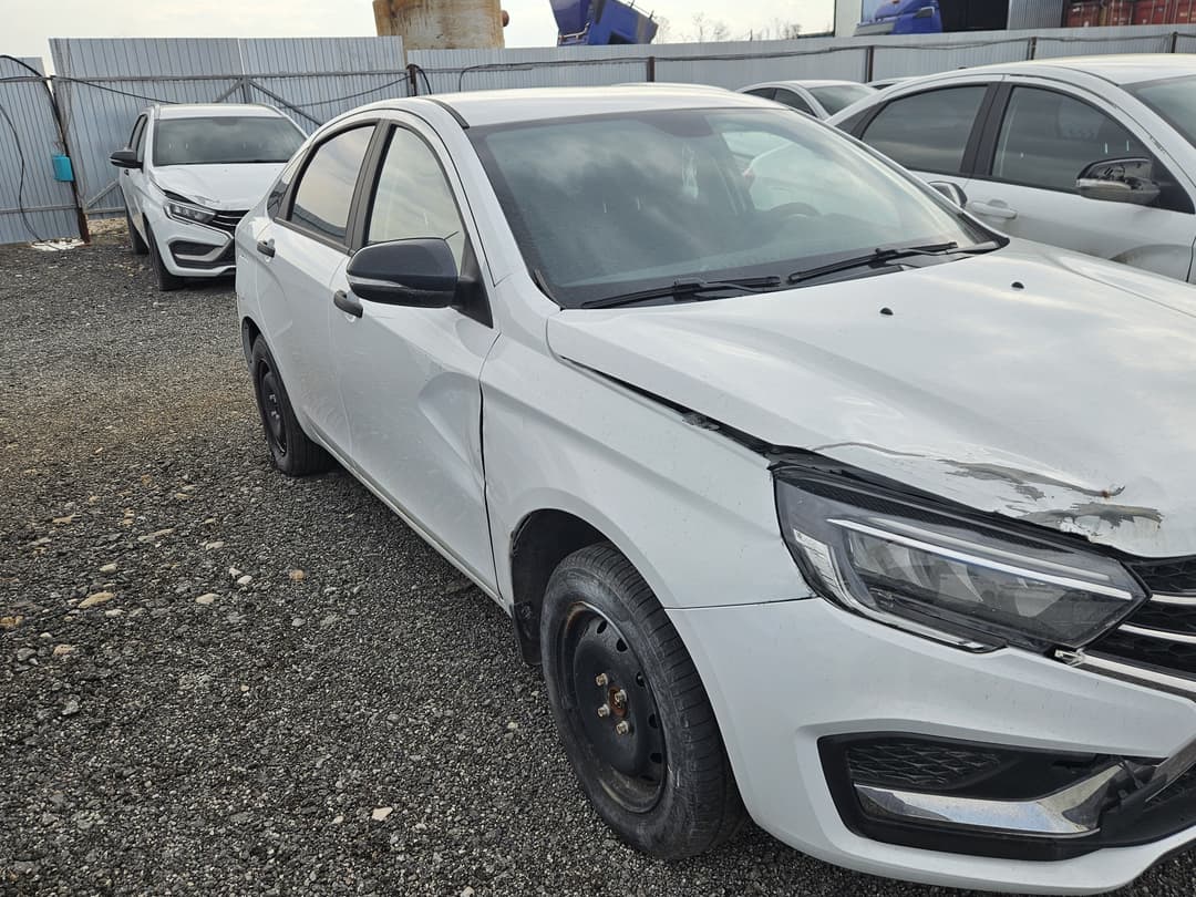 Lada Vesta седан - 4