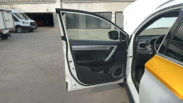 Geely Coolray - 8