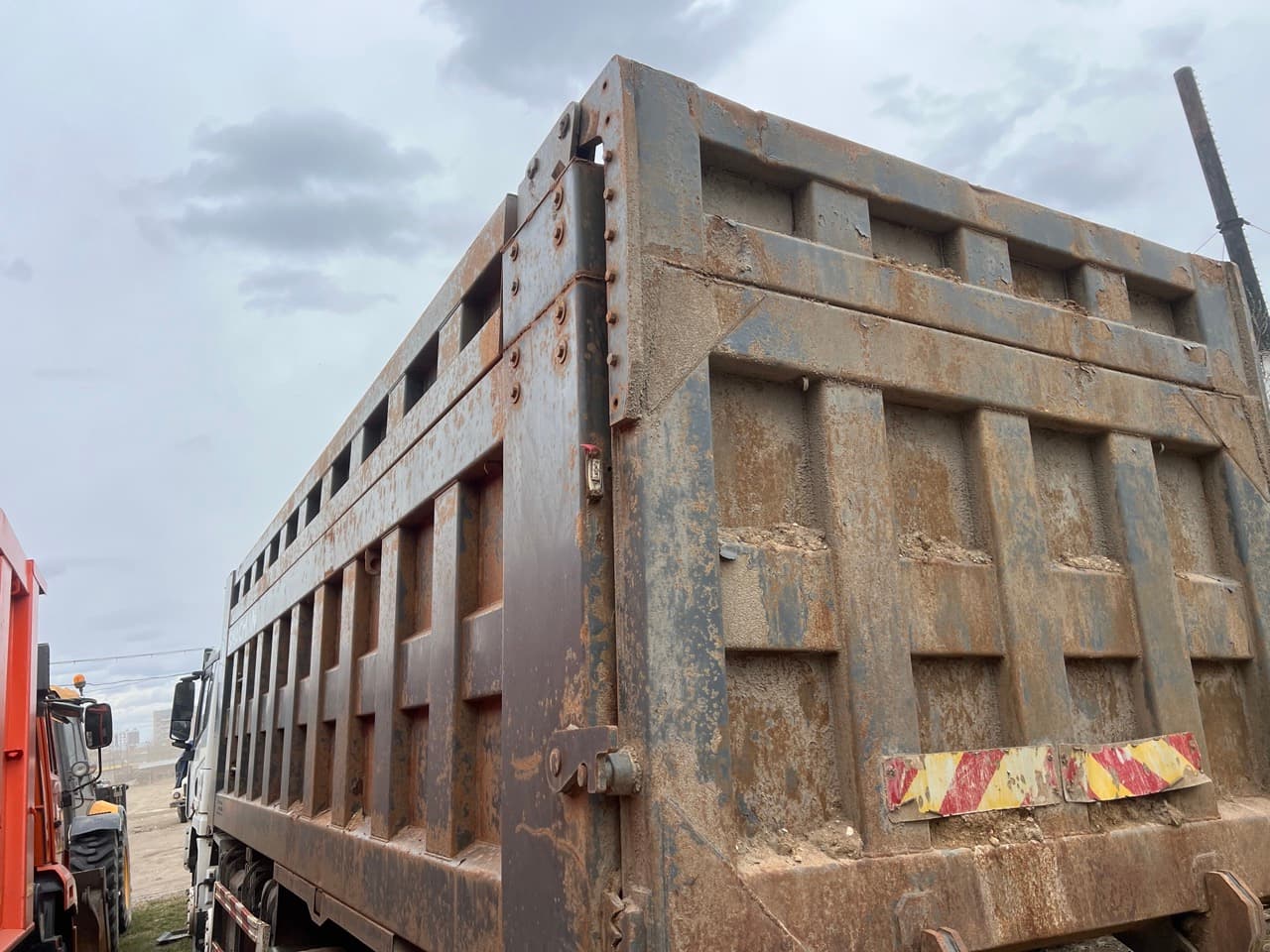 Shacman (Shaanxi) SX* 8x4 Самосвал - 4