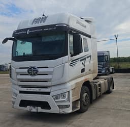 FAW J7 4x2 Седельный тягач - 1
