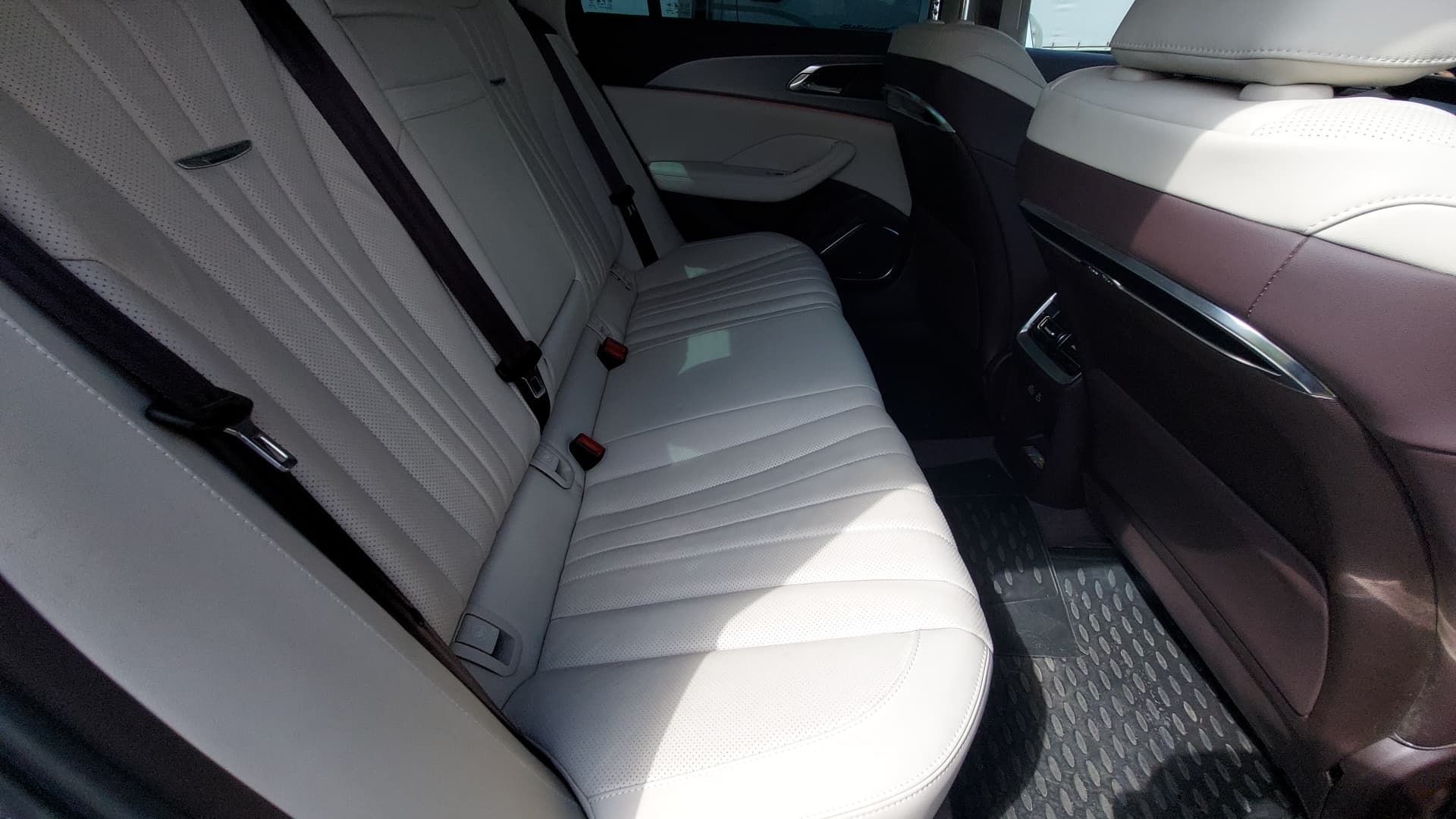 Hongqi H5 - 9