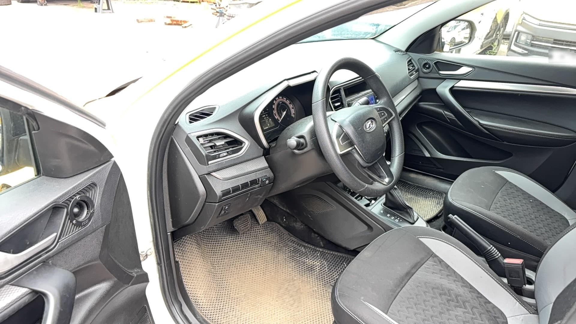 Lada Vesta седан - 6