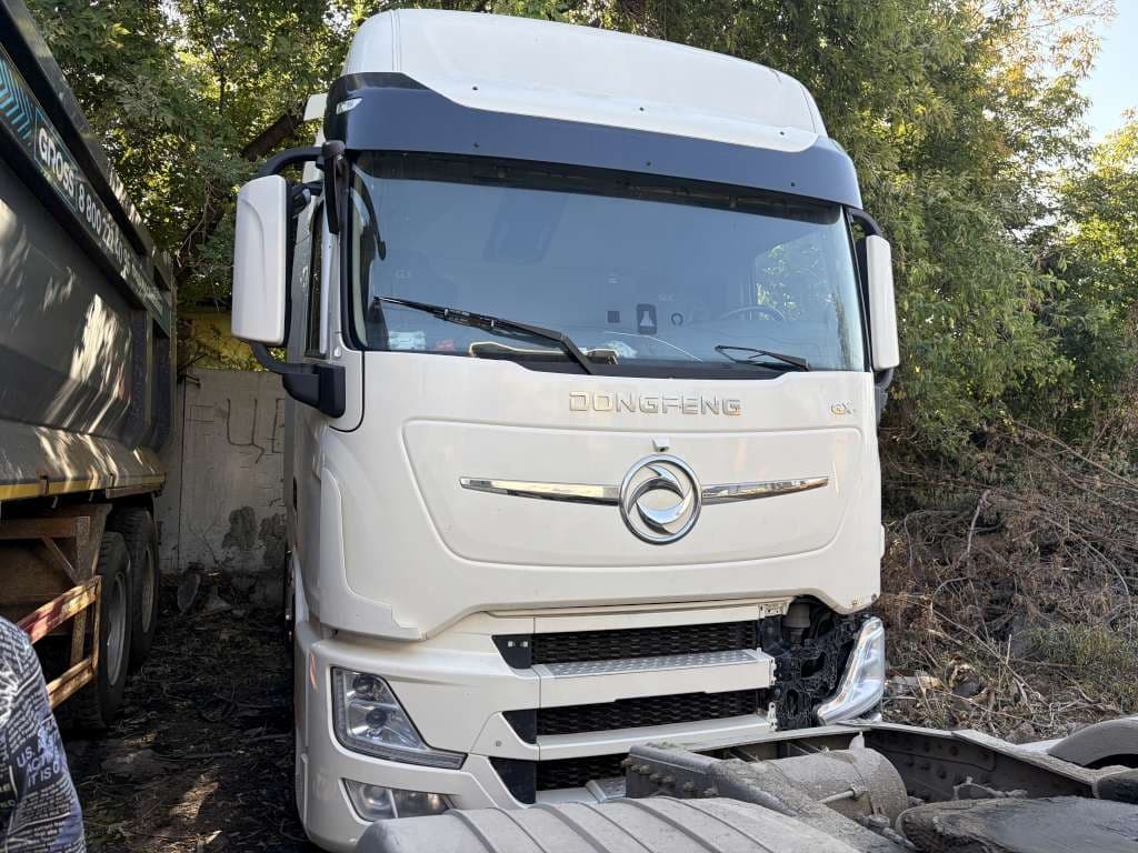 Dongfeng DFH 4x2 Седельный тягач - 2