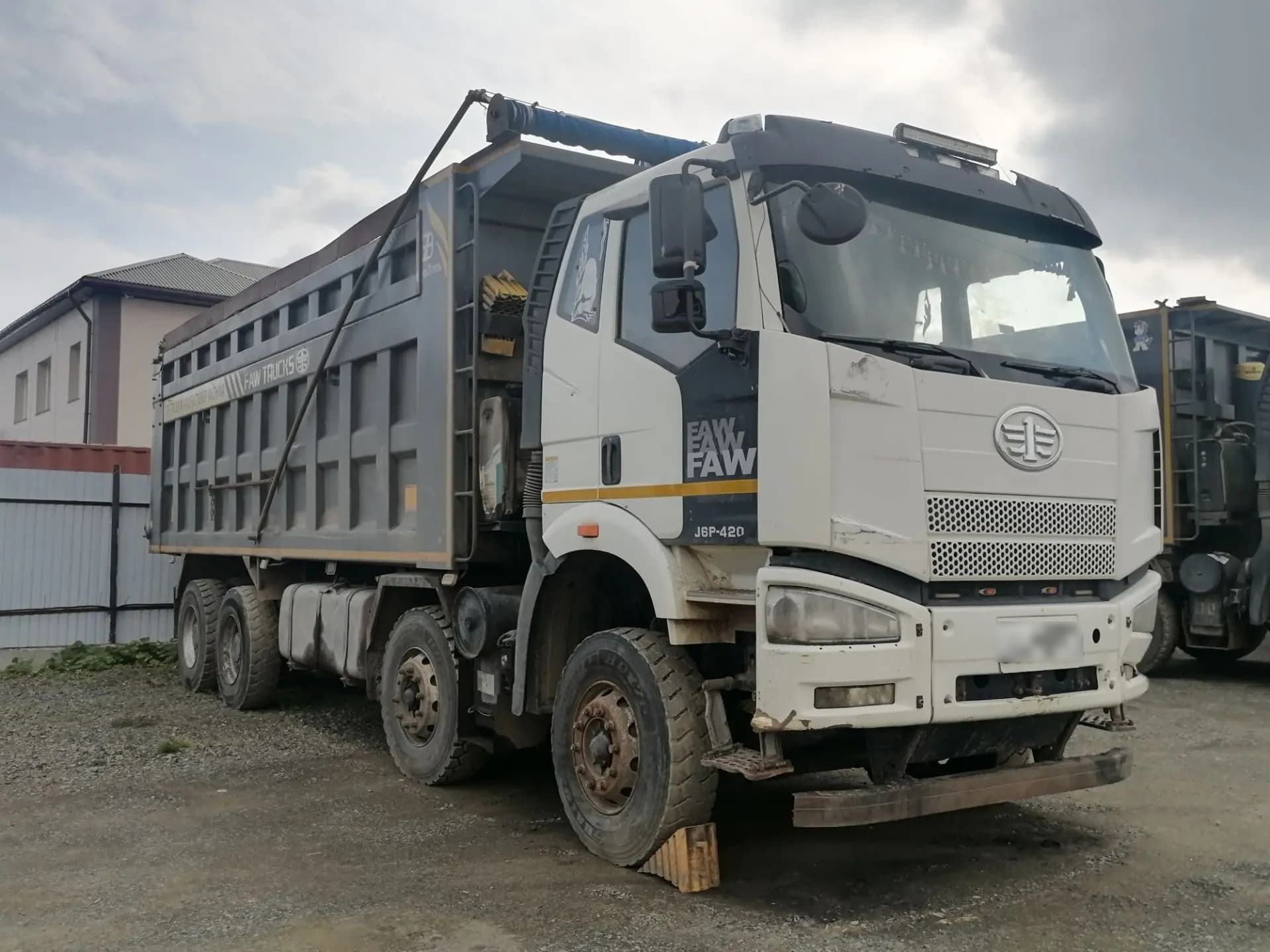 FAW J6 8x4 Самосвал - 2