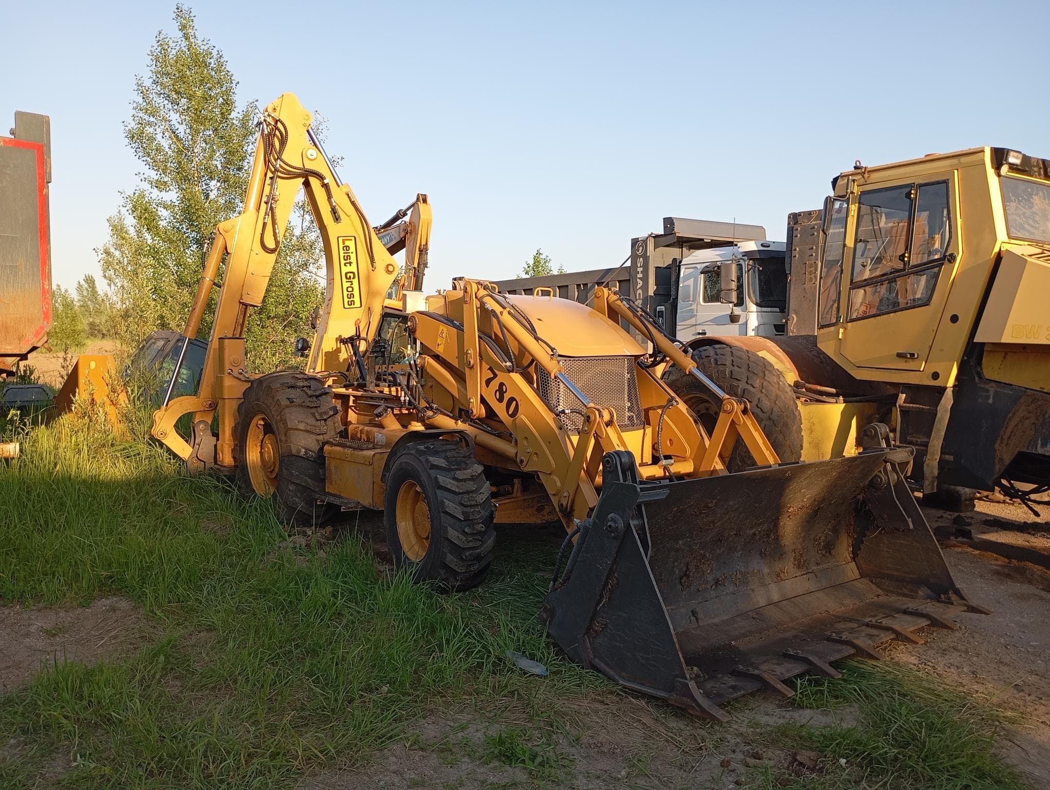 Leist Gross 780 Экскаватор-погрузчик - 2