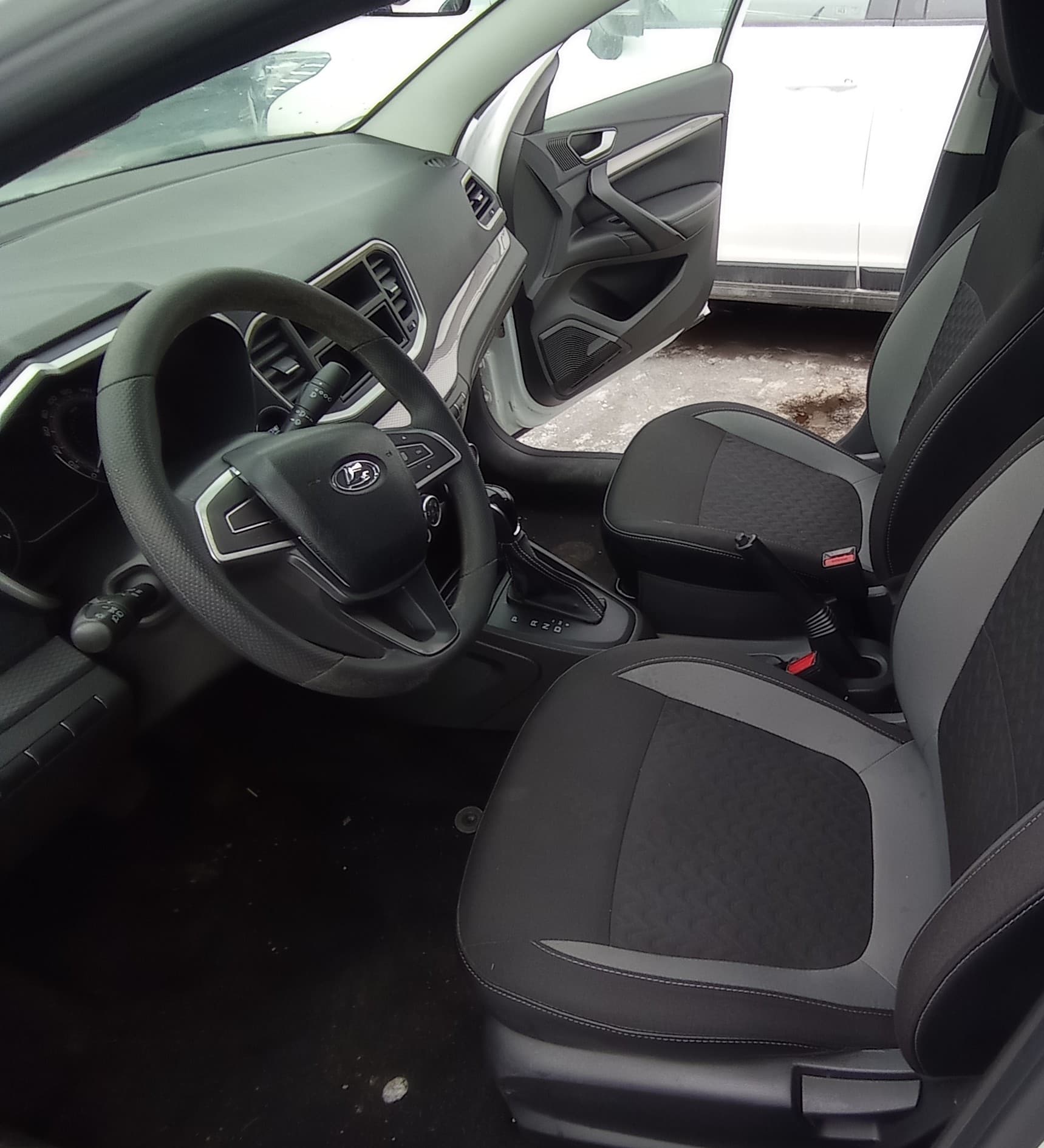 Lada Vesta седан - 4
