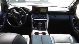 Toyota Land Cruiser 300 - 5