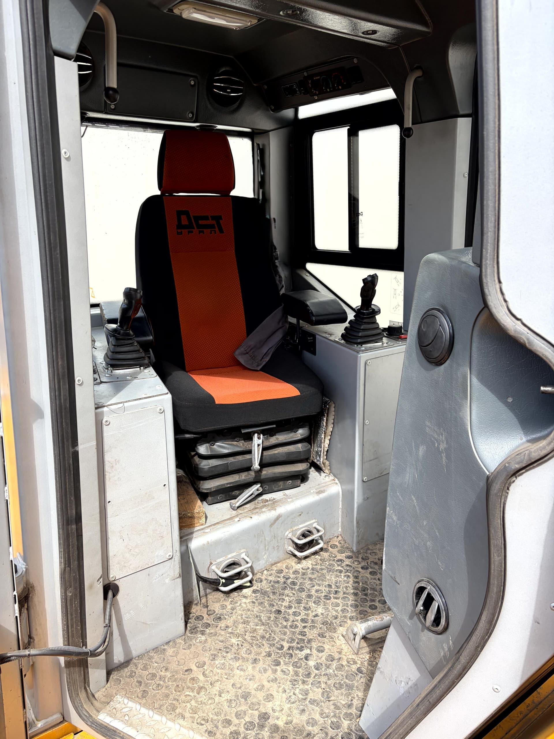 Дст-Урал D12 Бульдозер - 4