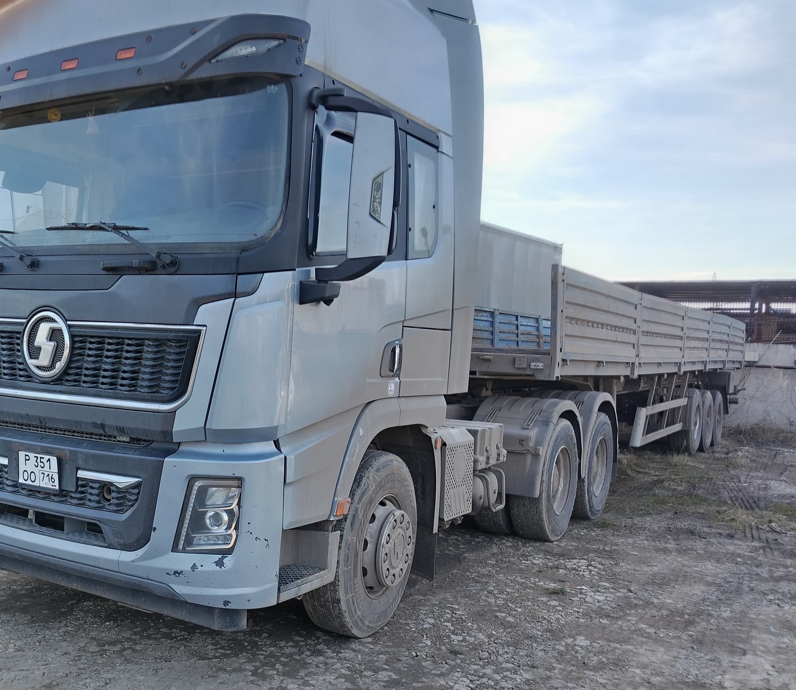 Shacman (Shaanxi) SX* 6x4 Седельный тягач - 1