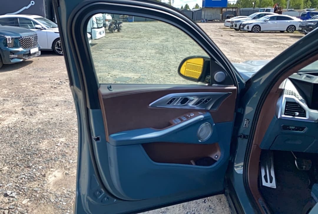 BMW XM - 8