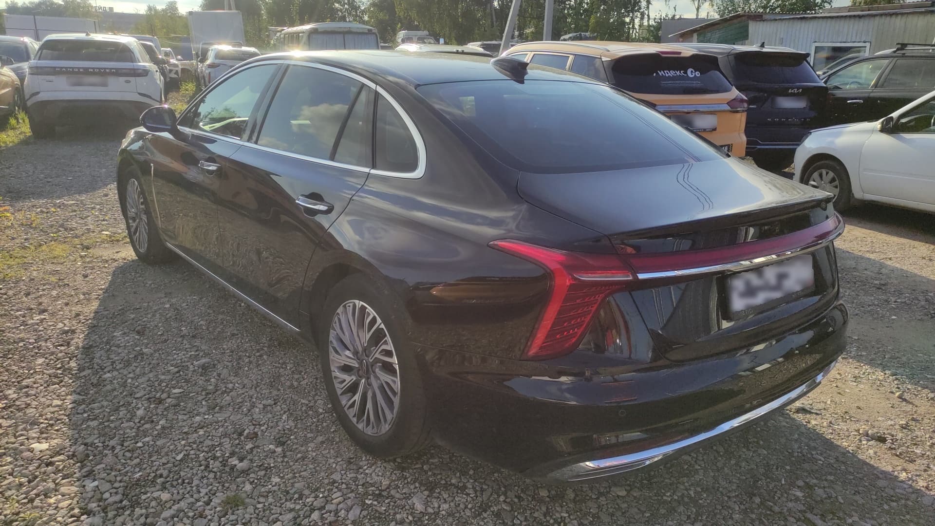 Hongqi H5 - 4