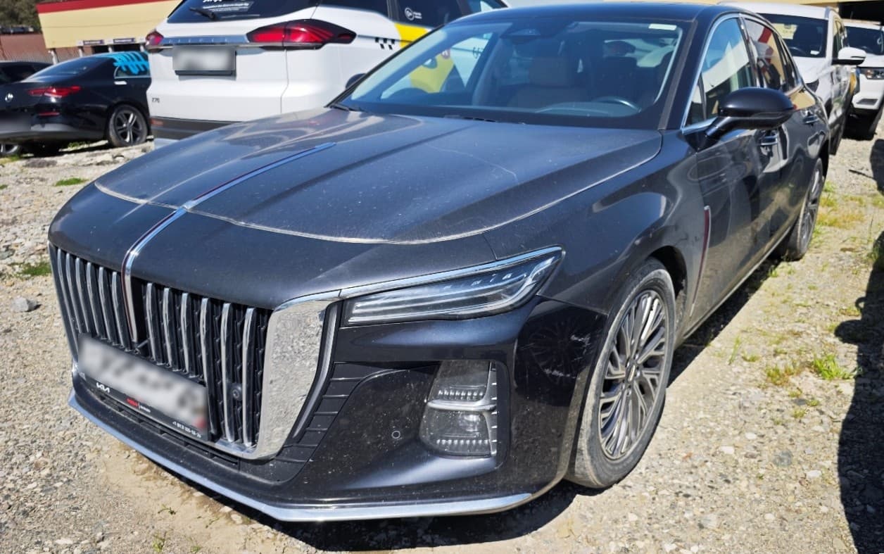 Hongqi H5 - 1