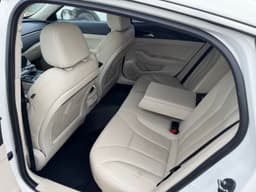 Hongqi H5 - 9