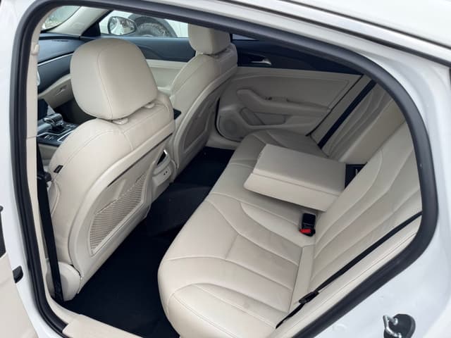 Hongqi H5 - 9