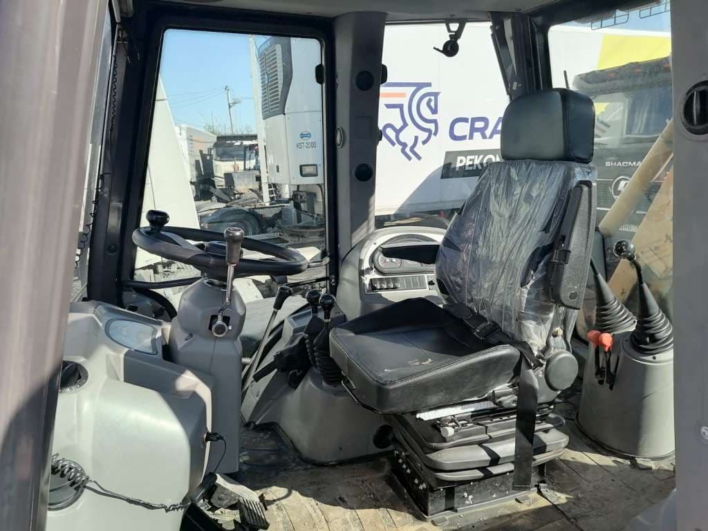 Lovol FLB468 Экскаватор-погрузчик - 3