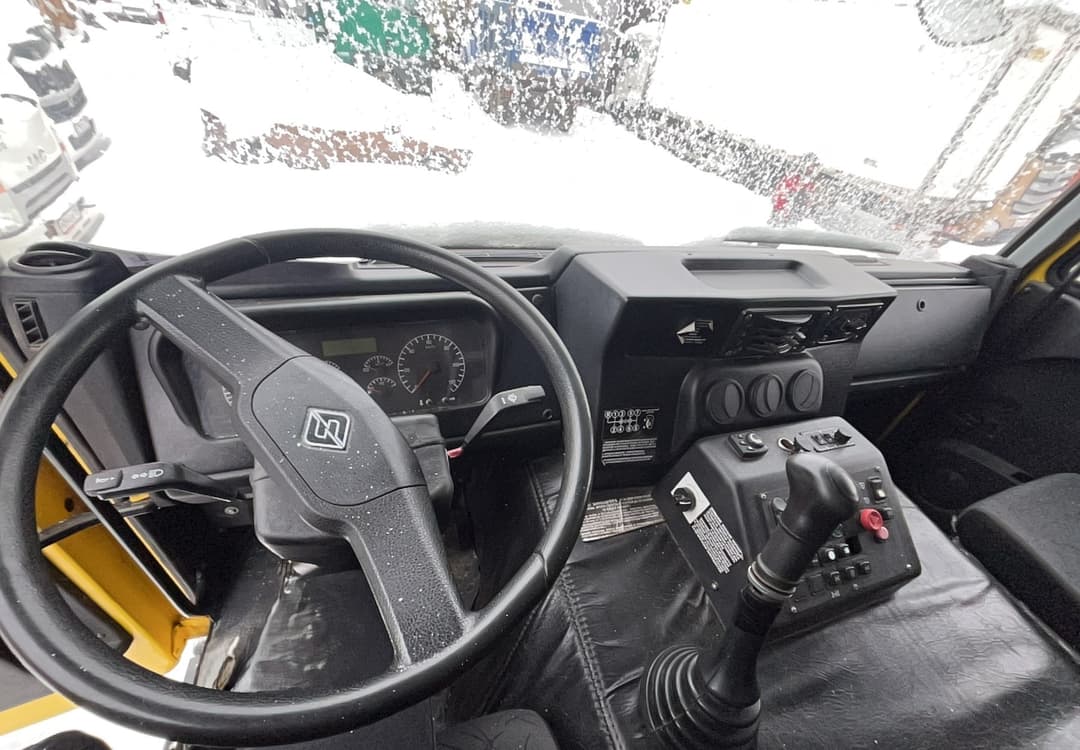 Завод Спецмаш SM02* на шасси Ural 6370 6x6 Самосвал - 5