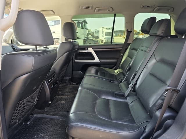 Toyota Land Cruiser 200 - 9