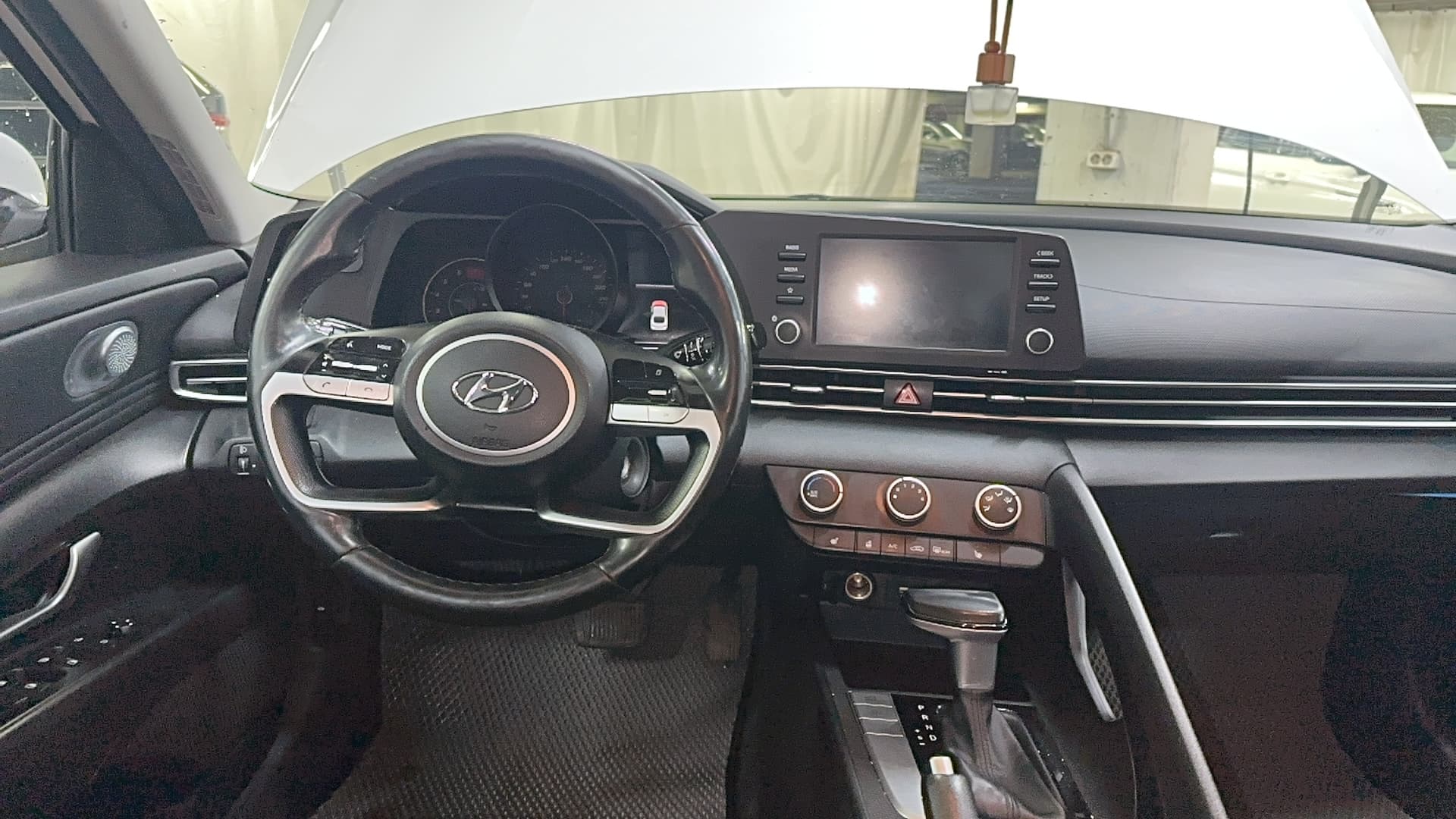 Hyundai Elantra - 5