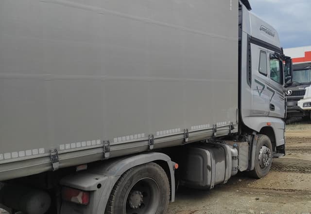 FAW J7 4x2 Седельный тягач - 3