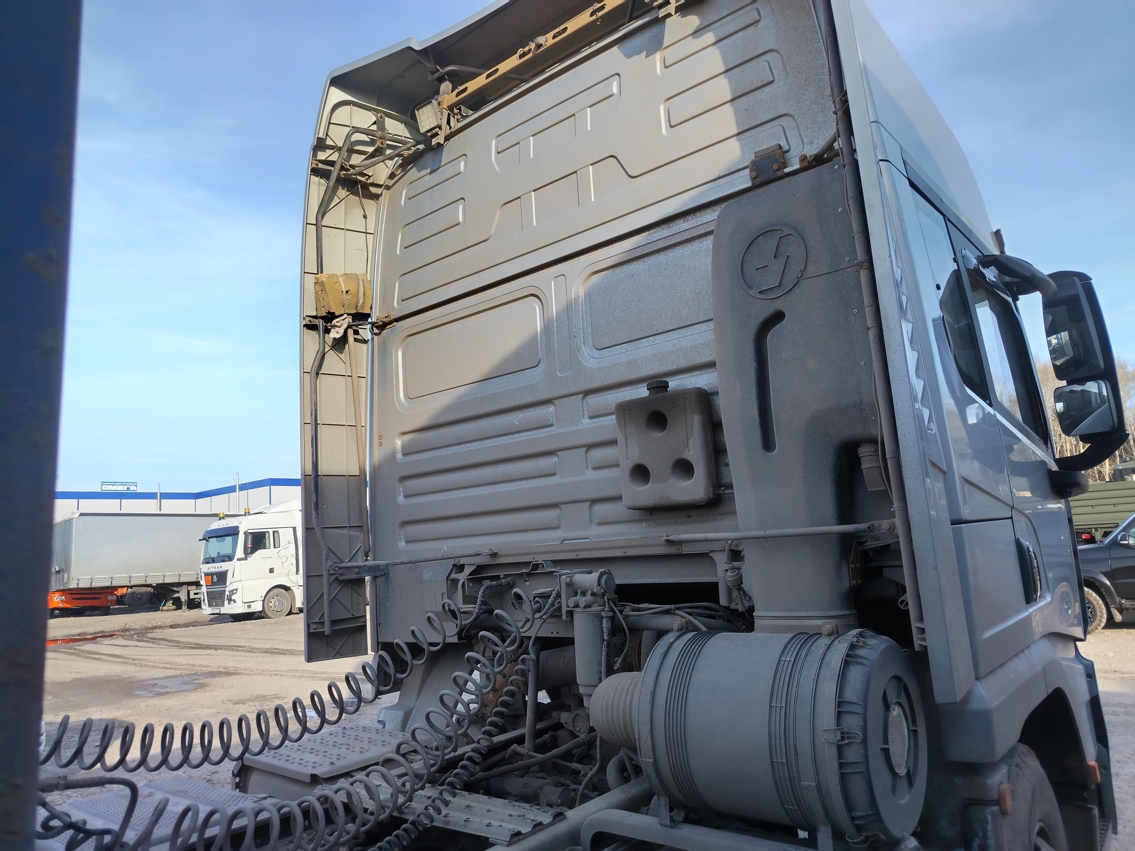 Shacman (Shaanxi) SX* 6x4 Седельный тягач - 3