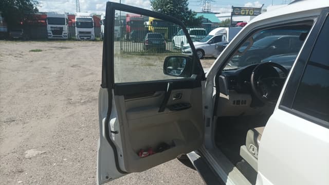 Mitsubishi Pajero - 8