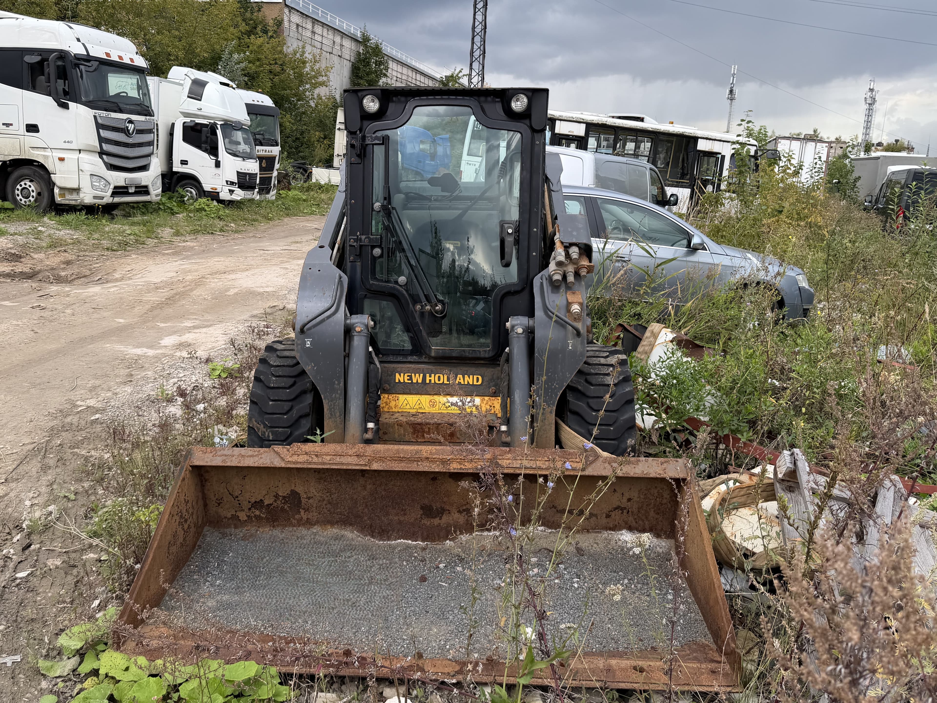 New Holland L330 Мини погрузчик - 2