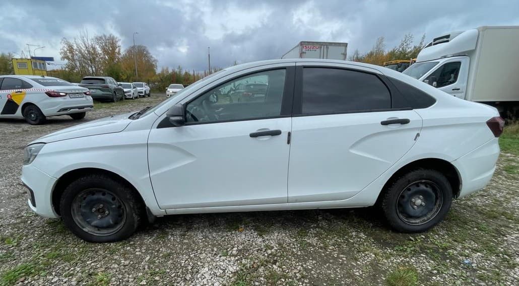 Lada Vesta седан - 4