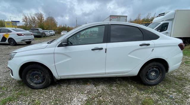 Lada Vesta седан - 4