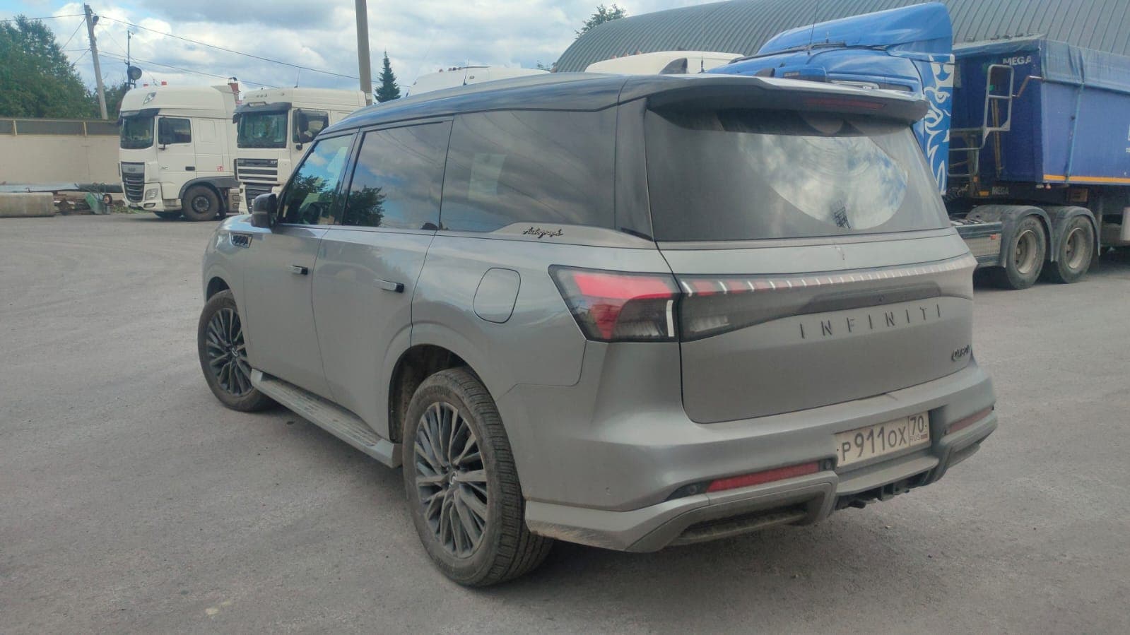 Infiniti QX80 - 4