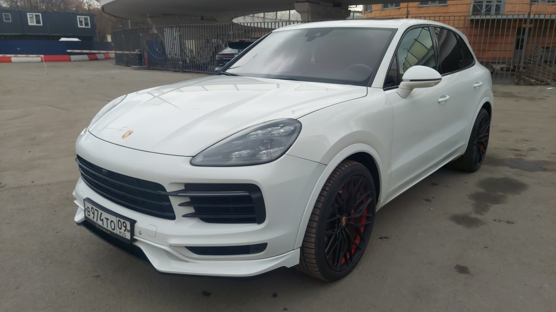 Porsche Cayenne - 1