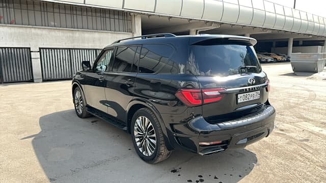 Infiniti QX80 - 4