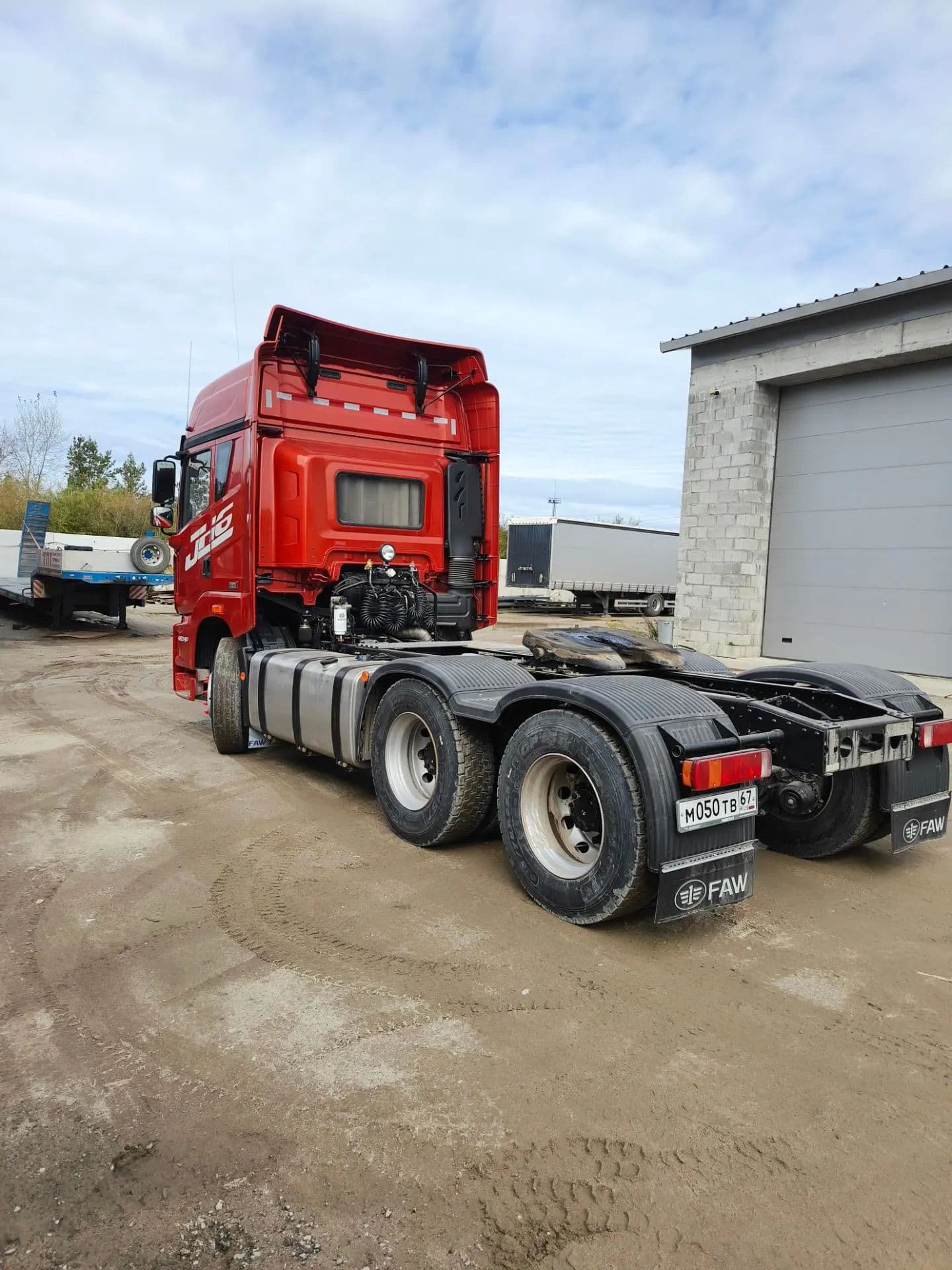 Jiefang JH6 6x4 Седельный тягач - 4