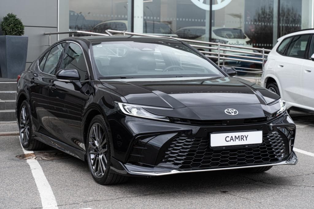 Toyota Camry - 4