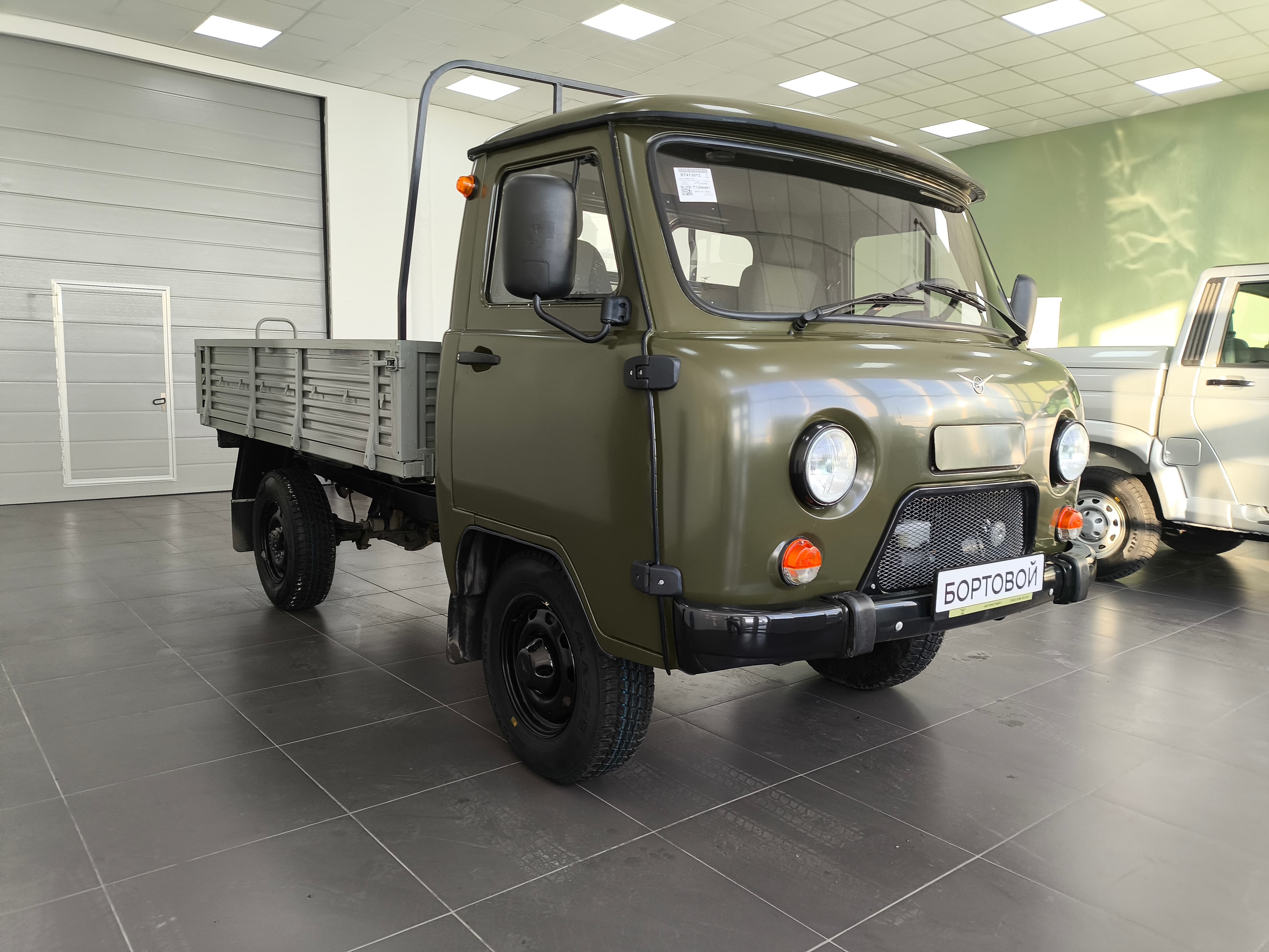 UAZ 3303 Бортовой - 3