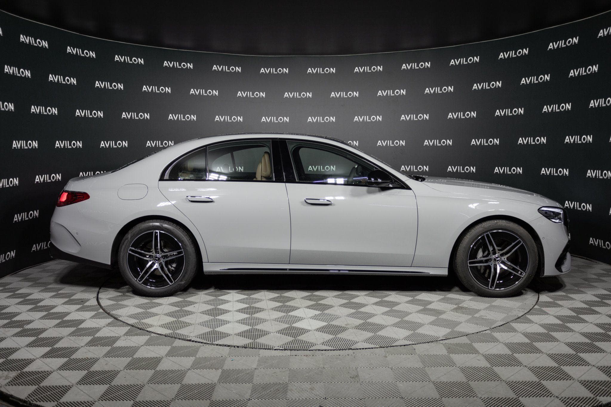 Mercedes-Benz E седан - 2