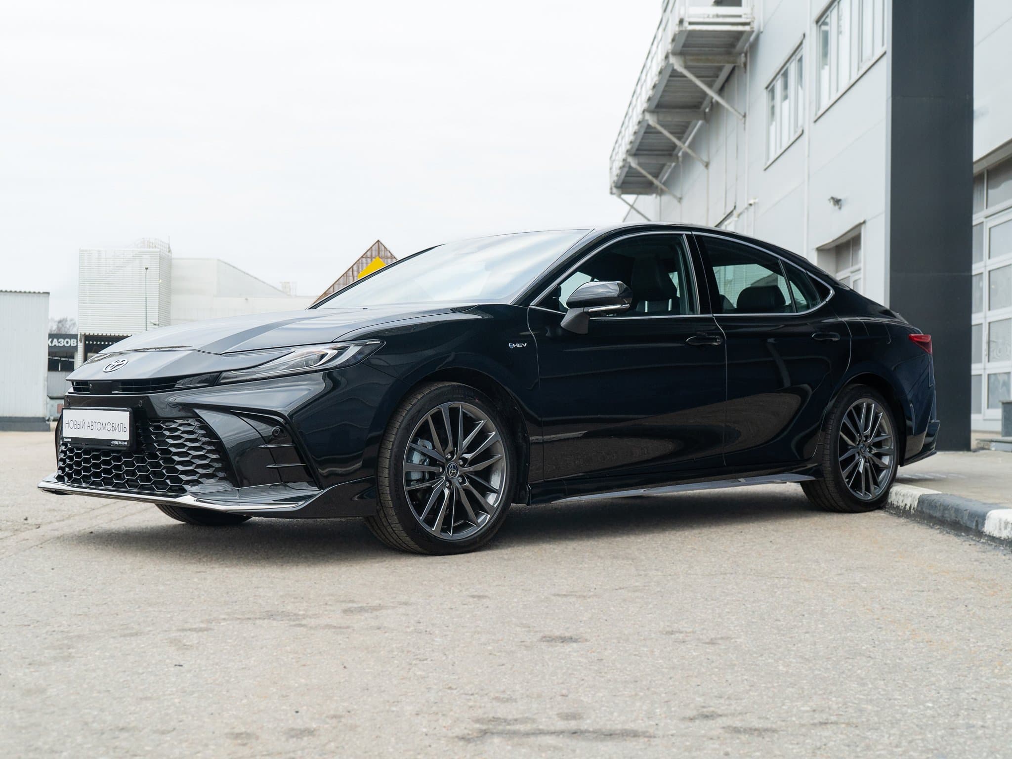 Toyota Camry - 4