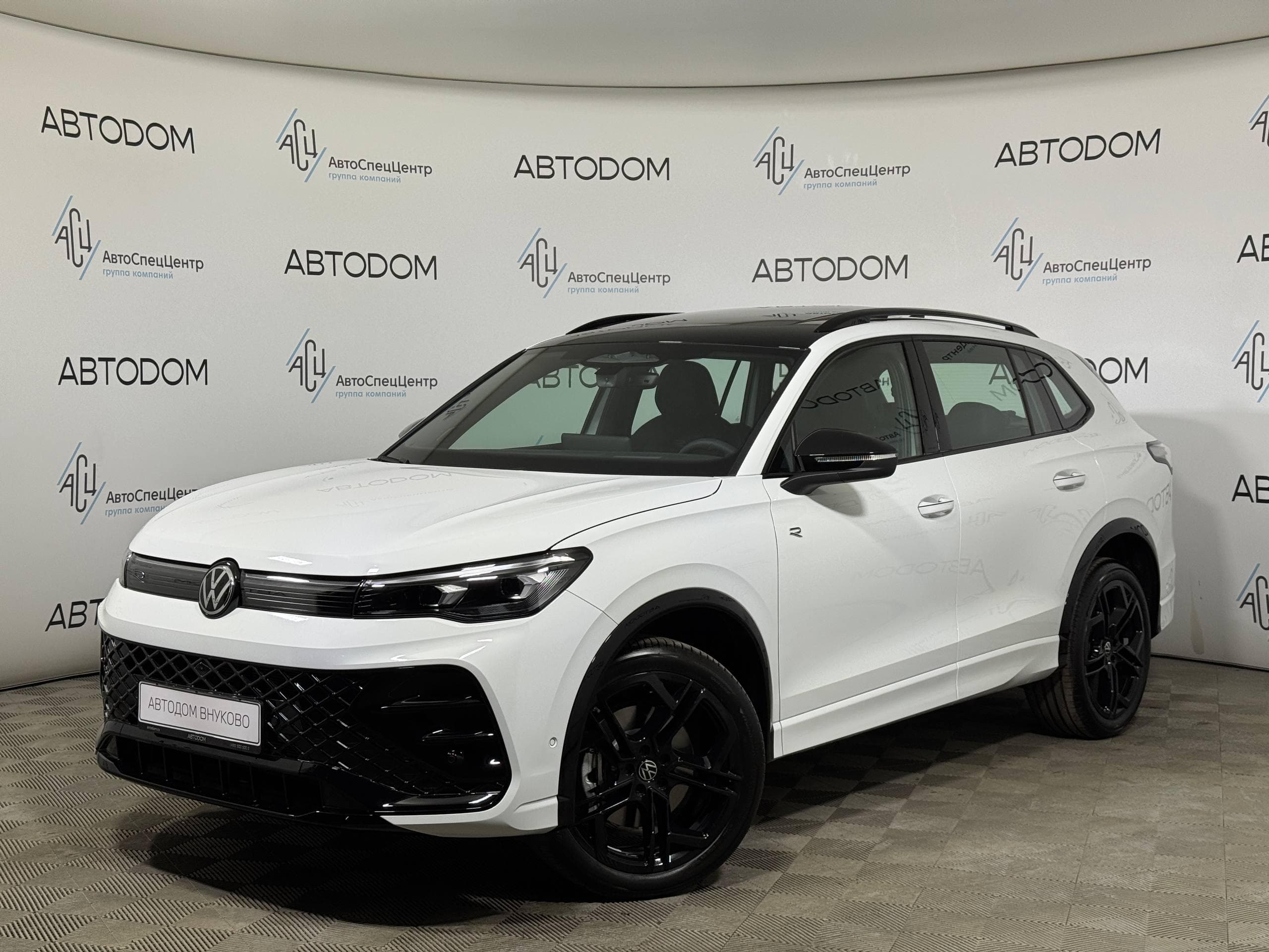 Volkswagen Tiguan L Pro - 2