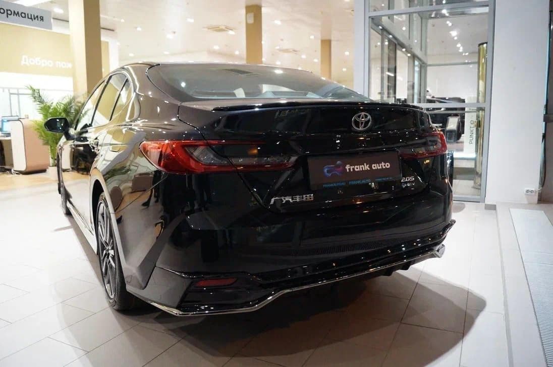 Toyota Camry - 4