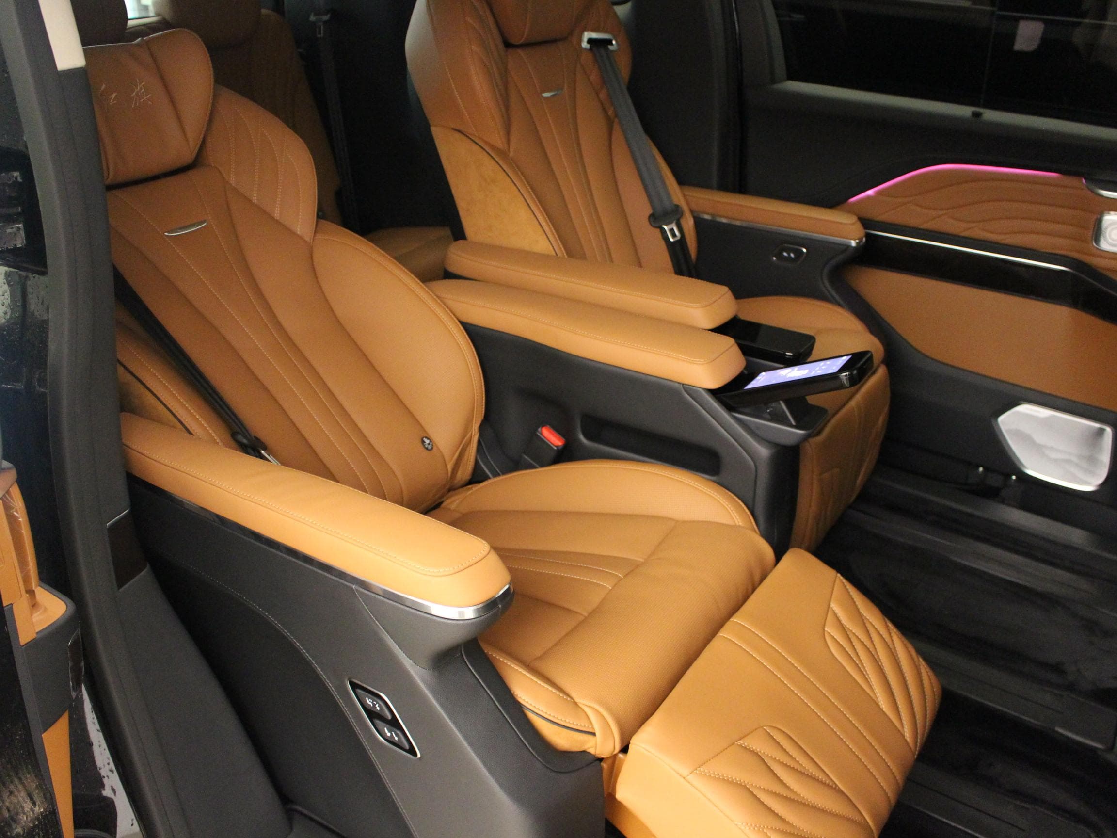 Hongqi HQ9 - 2
